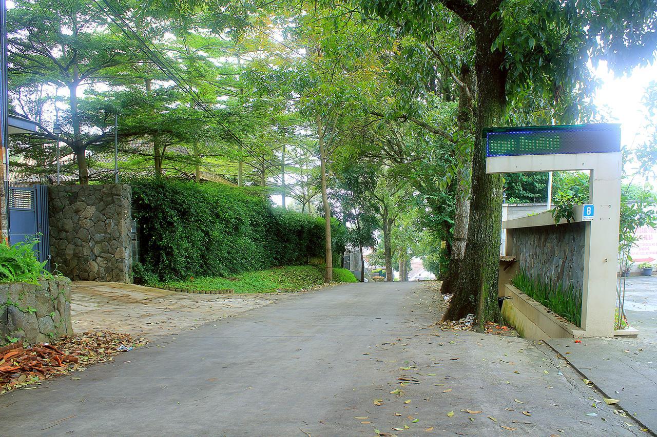 Zen Rooms Bukit Tunggul Bandung Extérieur photo